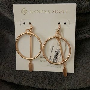NWOT Kendra Scott rose gold earrings